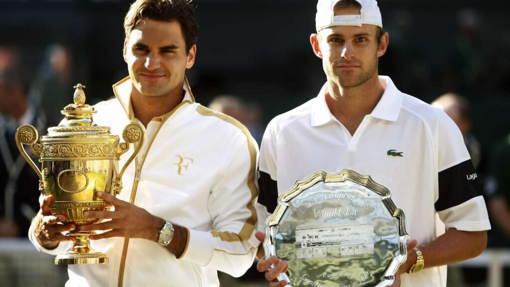 Roger Federer and Andy Roddick with their respective trophies after the marathon 2009 Wimbledon Finals