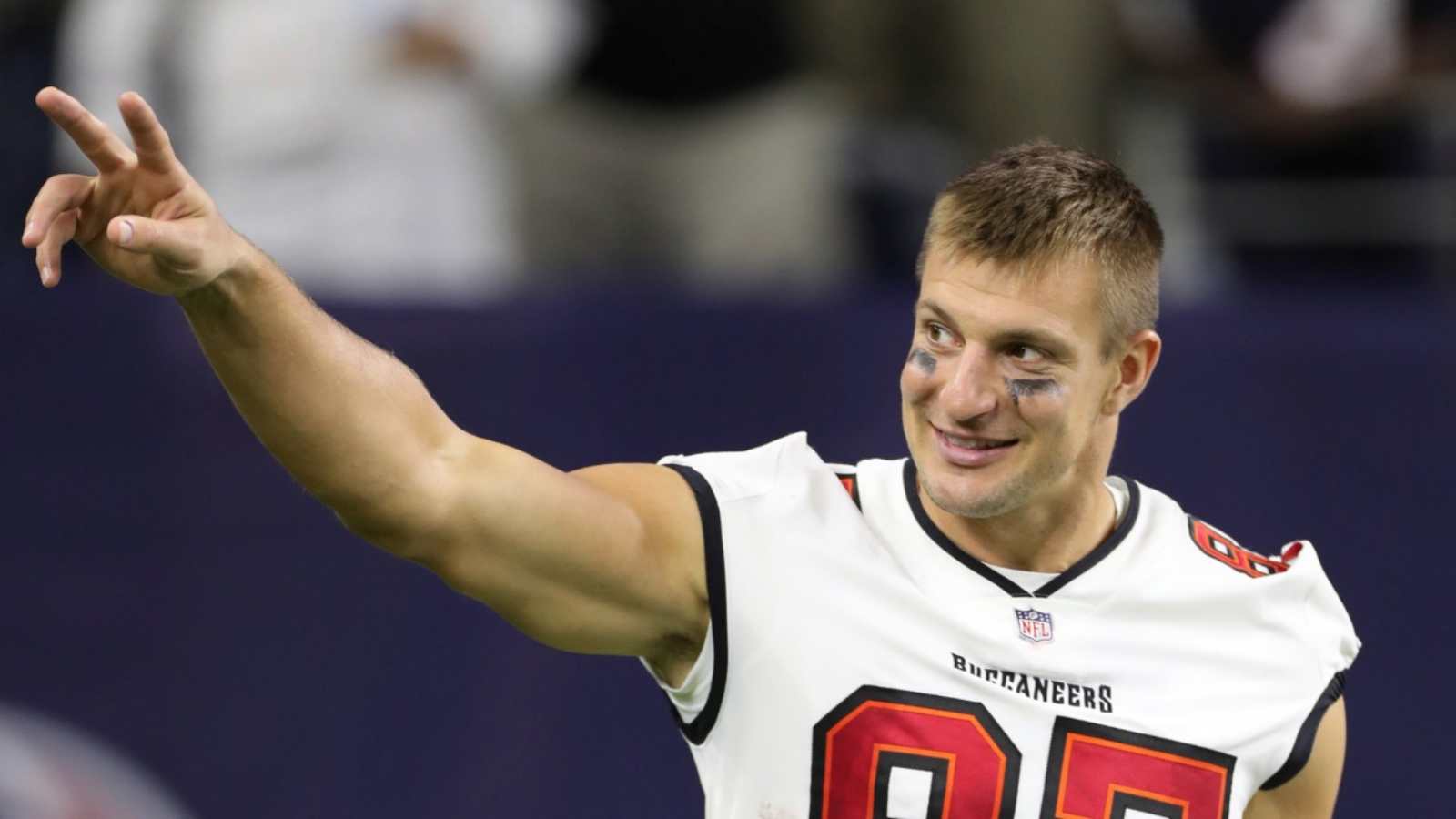 Watch: “Gronk got game…who knew” Super Bowl champ Rob Gronkowski surprises everyone with his hoop skills