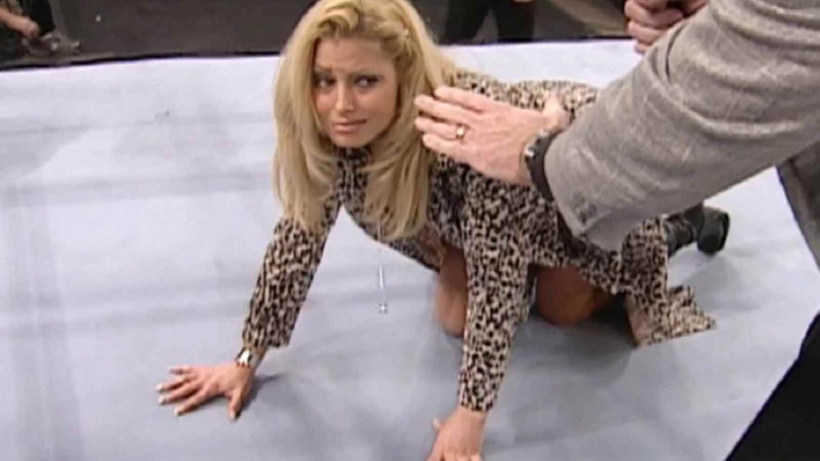 “KISS my A** Club” When Trish Stratus flashed her b*tt on live television to let Vince kiss her a*