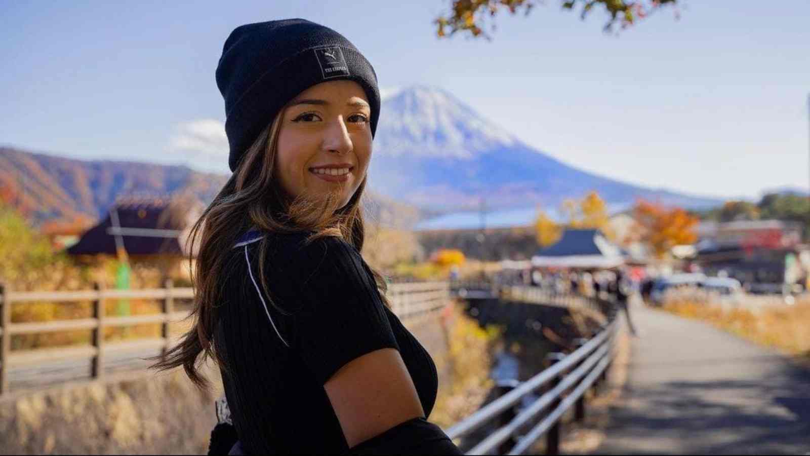 “We have your back Poki”: Fans react as Pokimane expresses gratitude to the fans defending her on social media