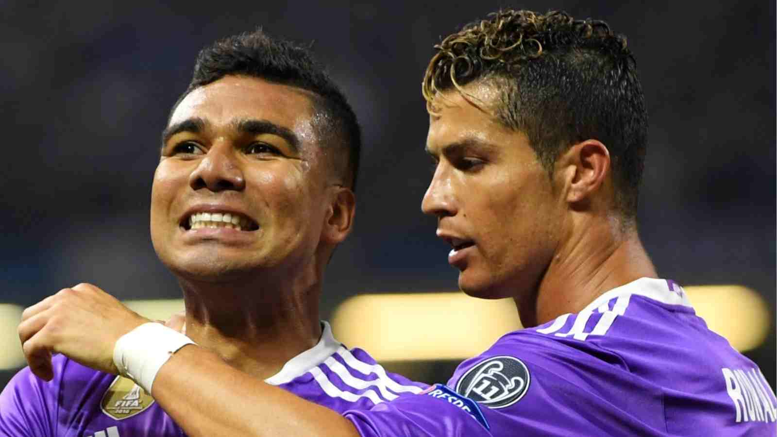 WATCH: Manchester United’s Casemiro patiently waits for Cristiano Ronaldo to sit together with him