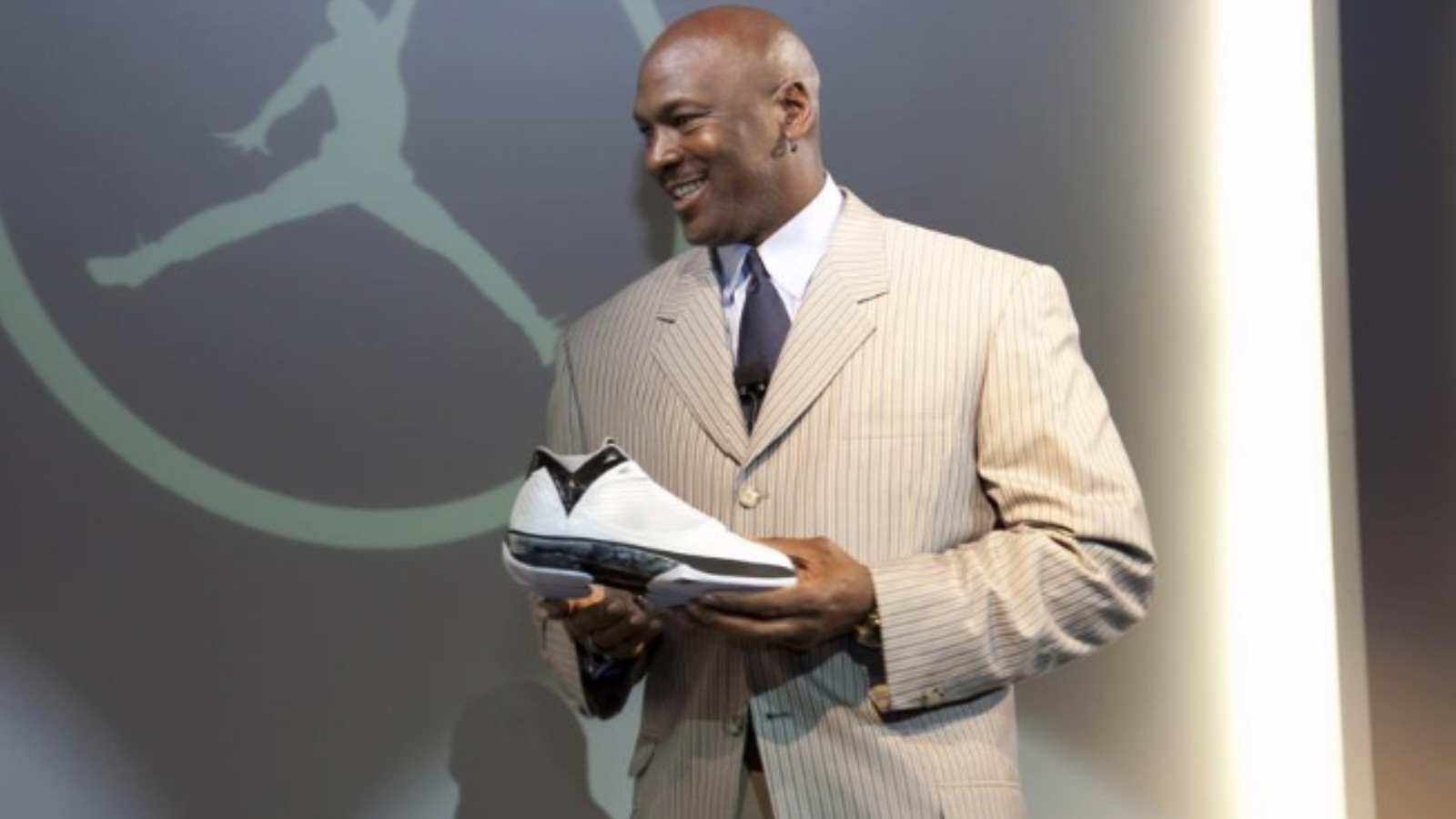 “There is NOBODY like me” Michael Jordan humiliated Coca Cola after signing with $19 Billion Net Worth Company