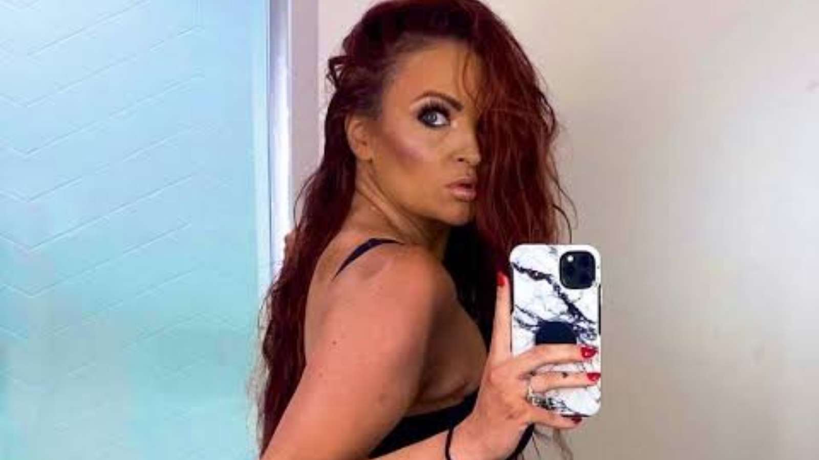 Maria Rises as HOT as Sun to wish her fans Good Morning, drops a bomb in a Lingerie