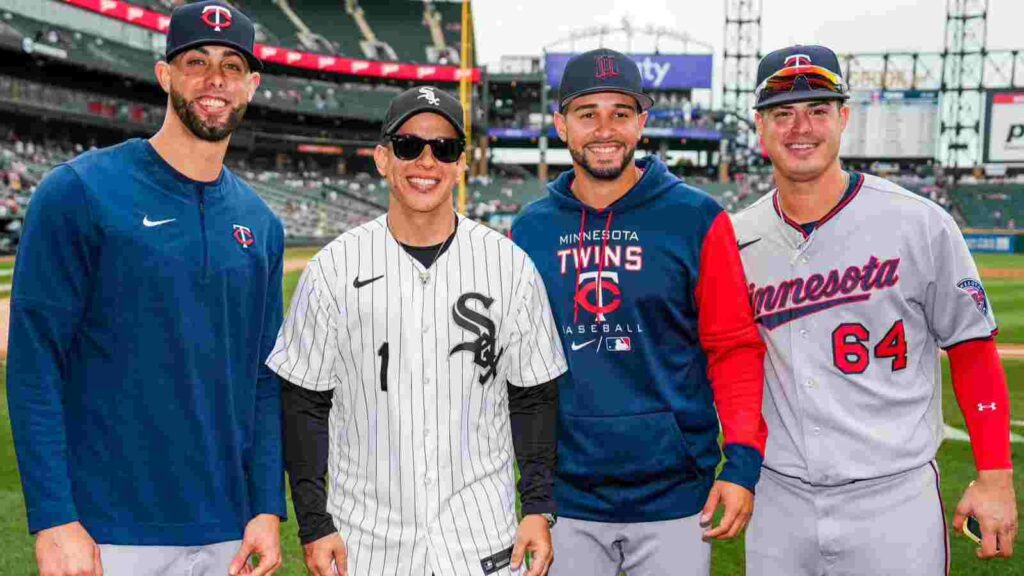 Daddy Yankee with Minnesota Twins' players