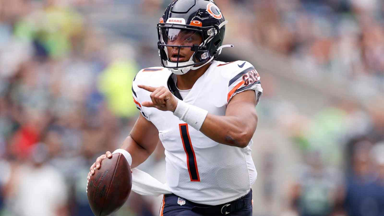 “Continues to impress me,” Former Tampa Bay QB makes a CONFIDENT statement on Bears’ young QB Justin Fields to alleviate fears