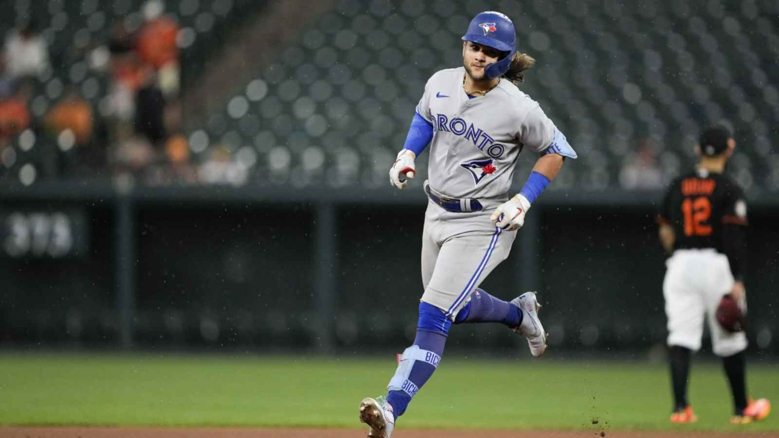 “HOT!!”: Bo Bichette blazing in flames, re-writes American League HISTORY with 6+ Hits and 3+ HR in a single day