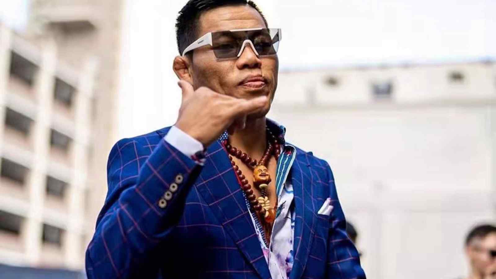 “More GANGSTER than all of them” – Fans shower  love to Li Jingliang after he agrees to fight opponent 10 pounds heavier than him