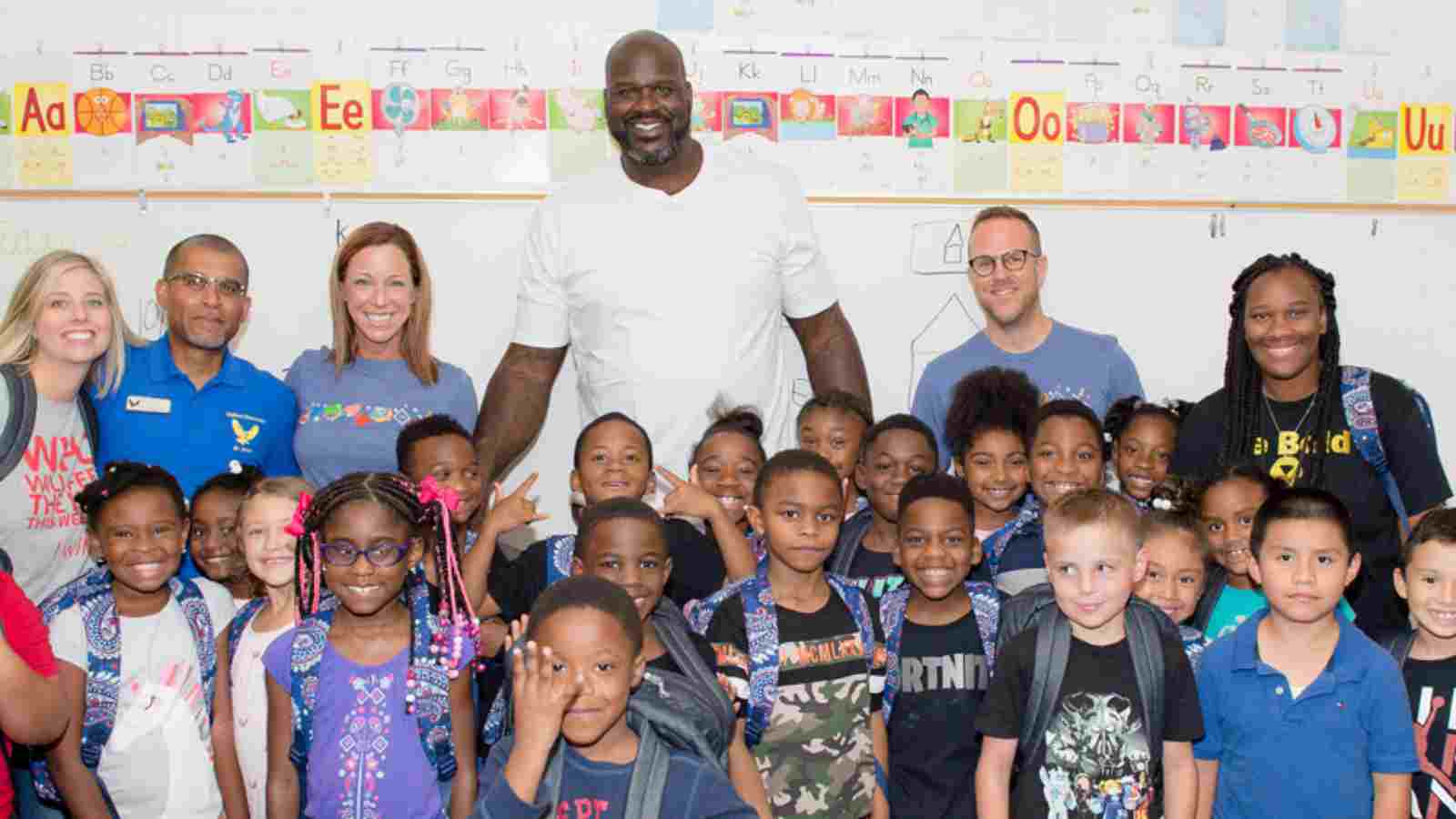 “For the future pillars of our country” Shaquille O’Neal helps children in hopes of “making America great again”