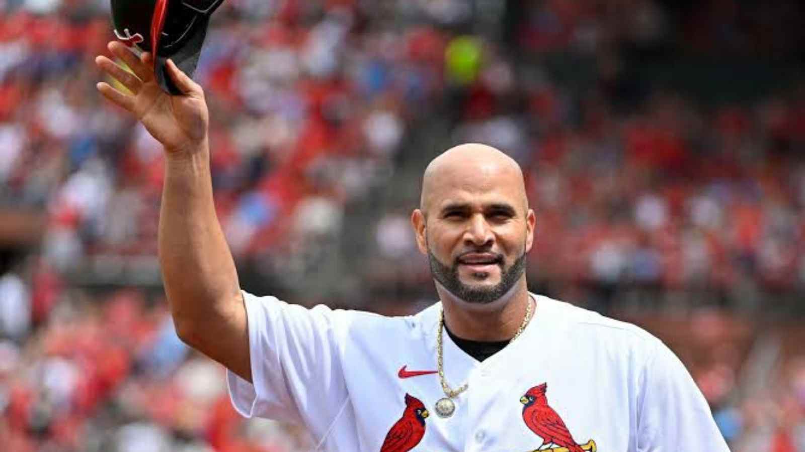 WATCH: Albert Pujols’ 701st career home run, gets awarded with standing ovation piercing through the 700-HR-club