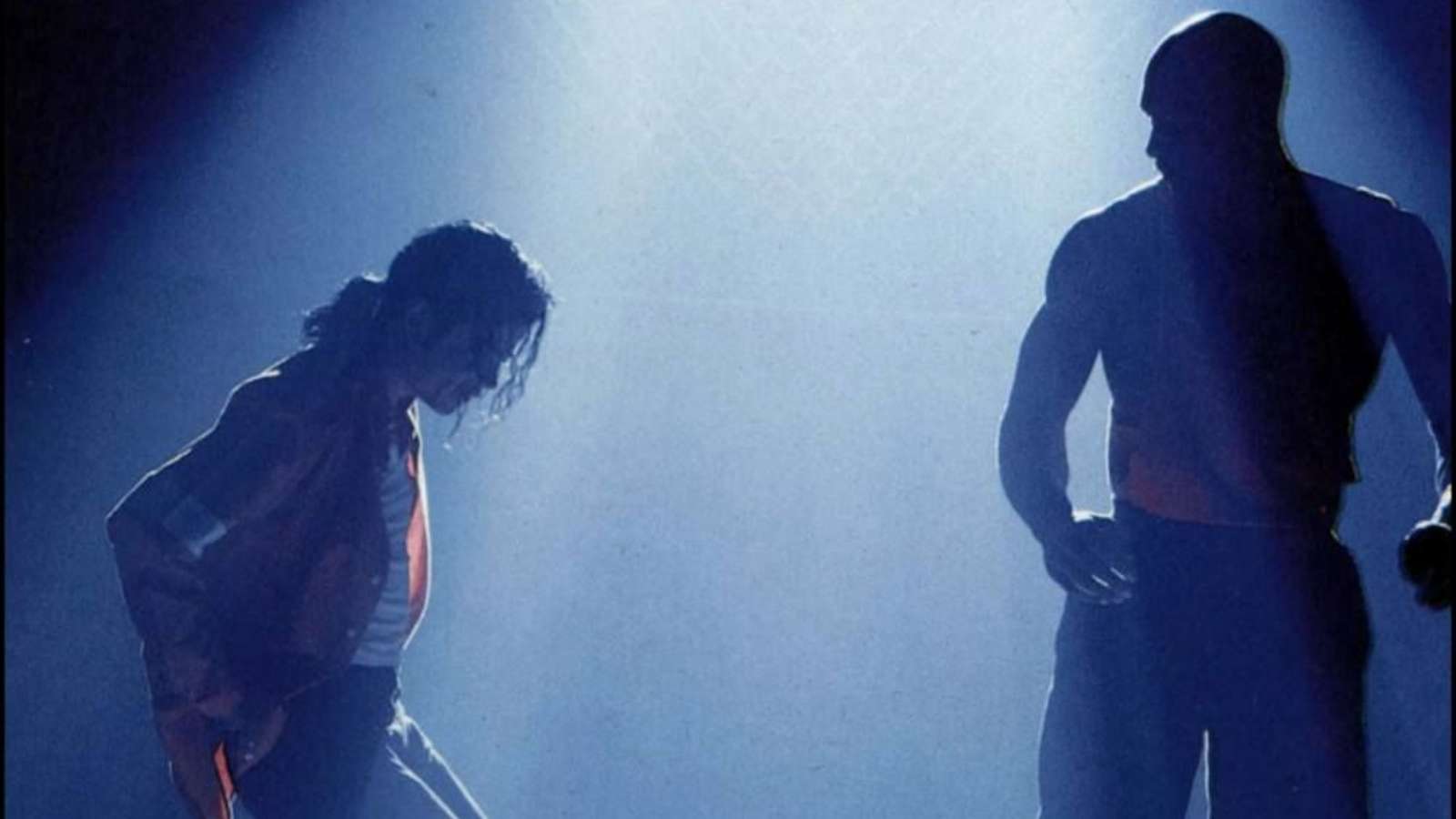 “EMBARASSING” Michael Jordan deemed as ‘WORST’ dancer after trying to moonwalk besides Michael Jackson