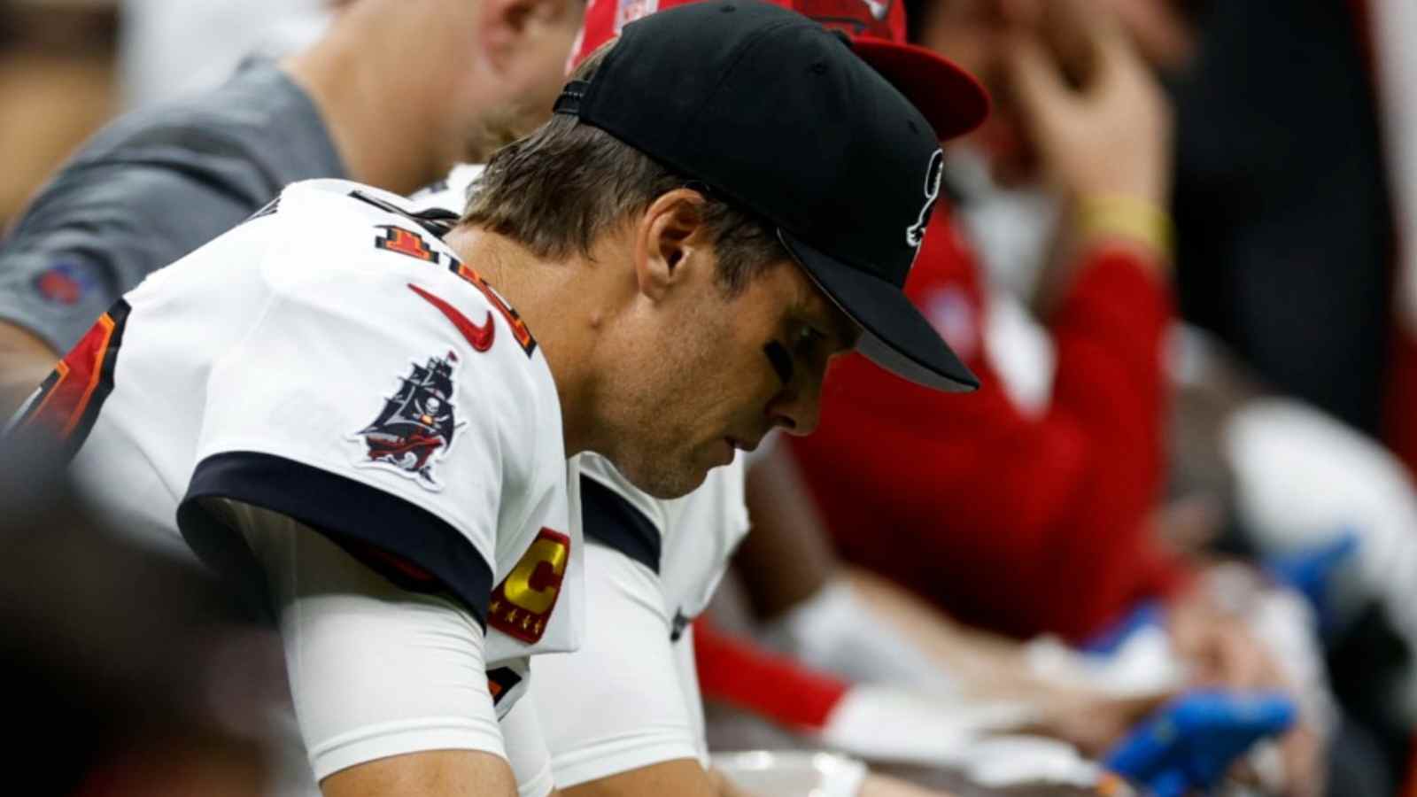 “That’s the last tablet he breaks” NFL issues new punishment for players after Tom Brady went on a tablet-breaking rampage against the Saints