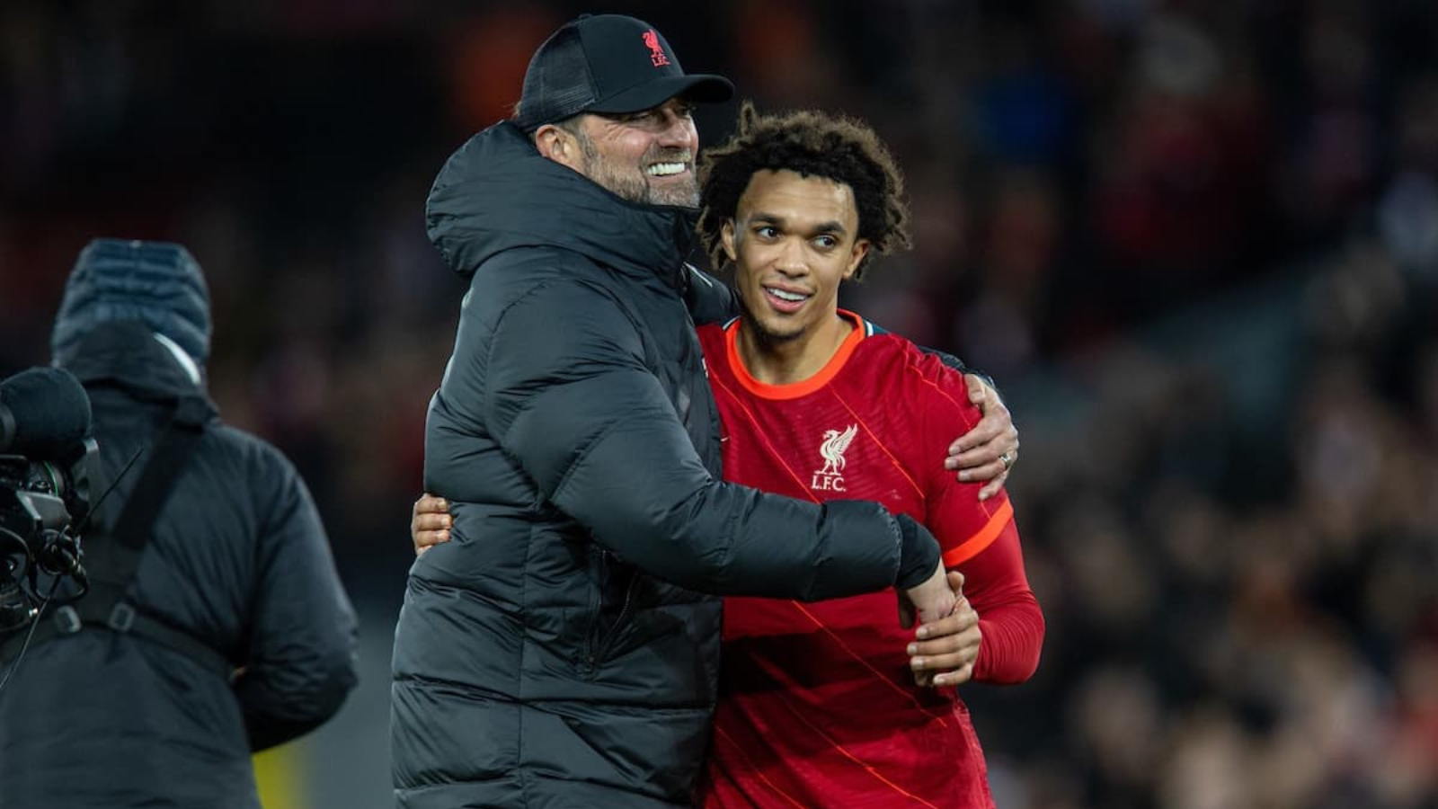 “My honest opinion would create headlines”- Liverpool boss backs defender after recent criticism over defeding skills