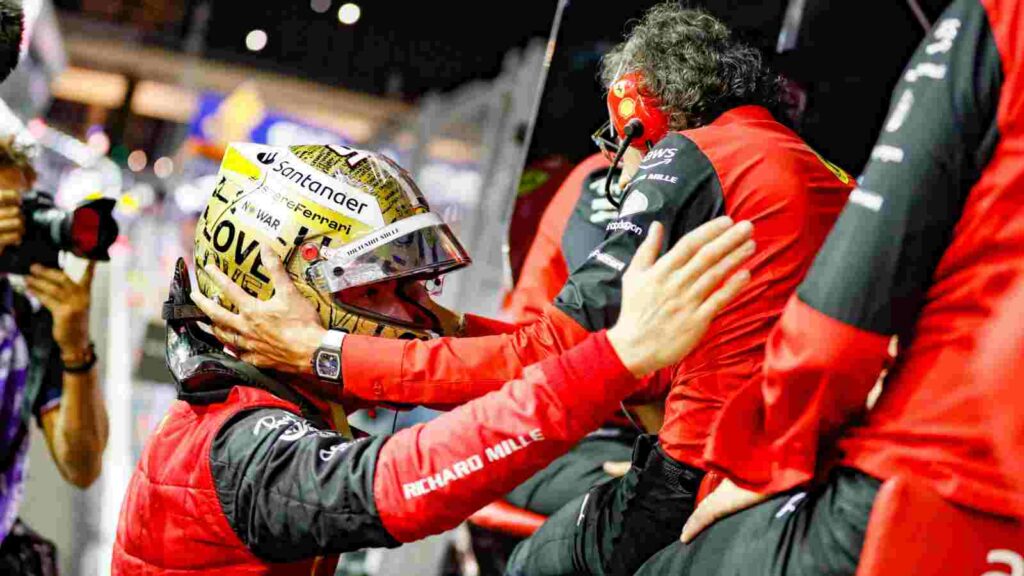 Charles Leclerc celebrates pole position at the Singapore GP (Images through IMAGO / PanoramiC)