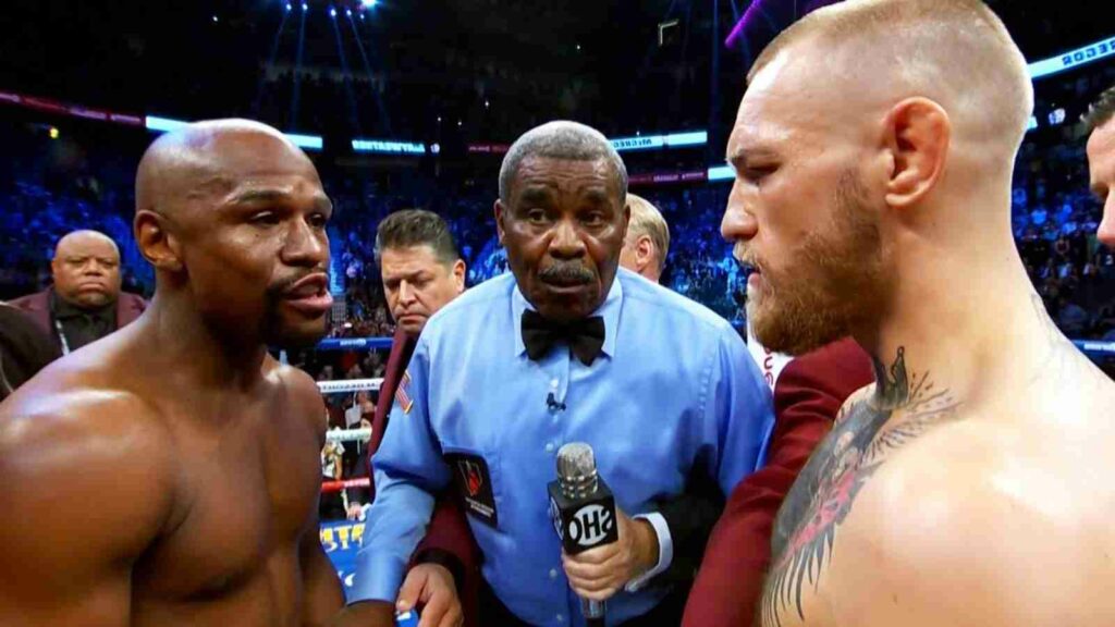 Floyd Mayweather (L) and Conor McGregor (R) touch gloves before their boxing bout in 2017.