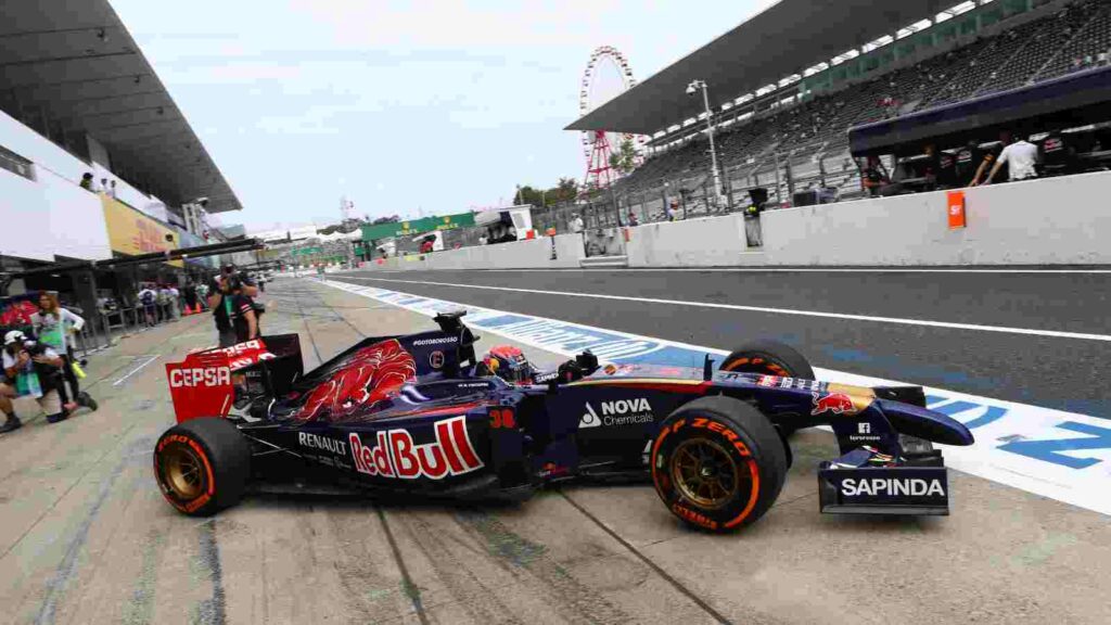 Max Verstappen in the Toro Rosso STR9 (IMAGO / Crash Media Group)