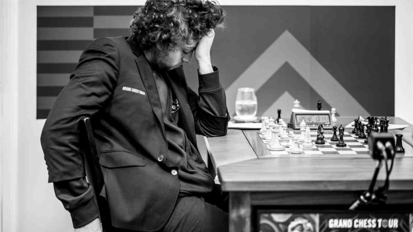 Chess Cheat Hans Niemann’s A** on fire, vibrating beads detected as he arrived for US Chess Championship