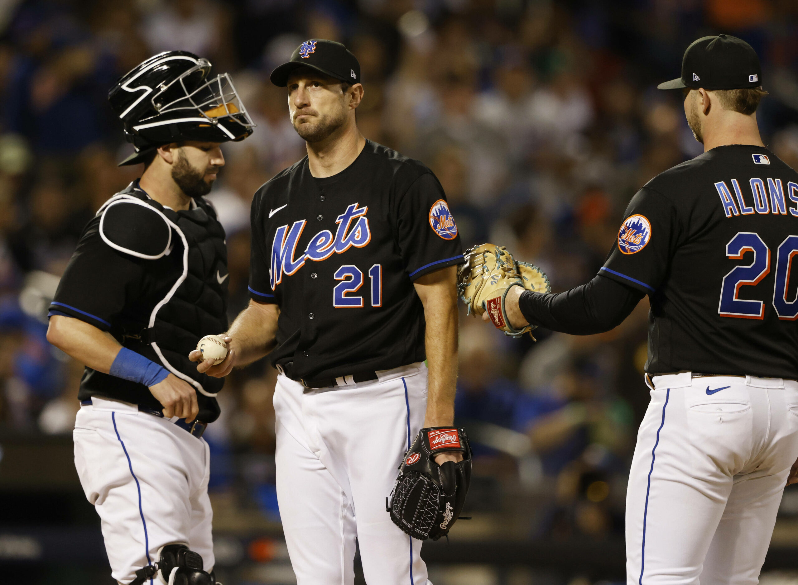 “LAUGHABLE” New York Mets squashed by Padres in Wild Card Game 1, so-called best starters bite the dust