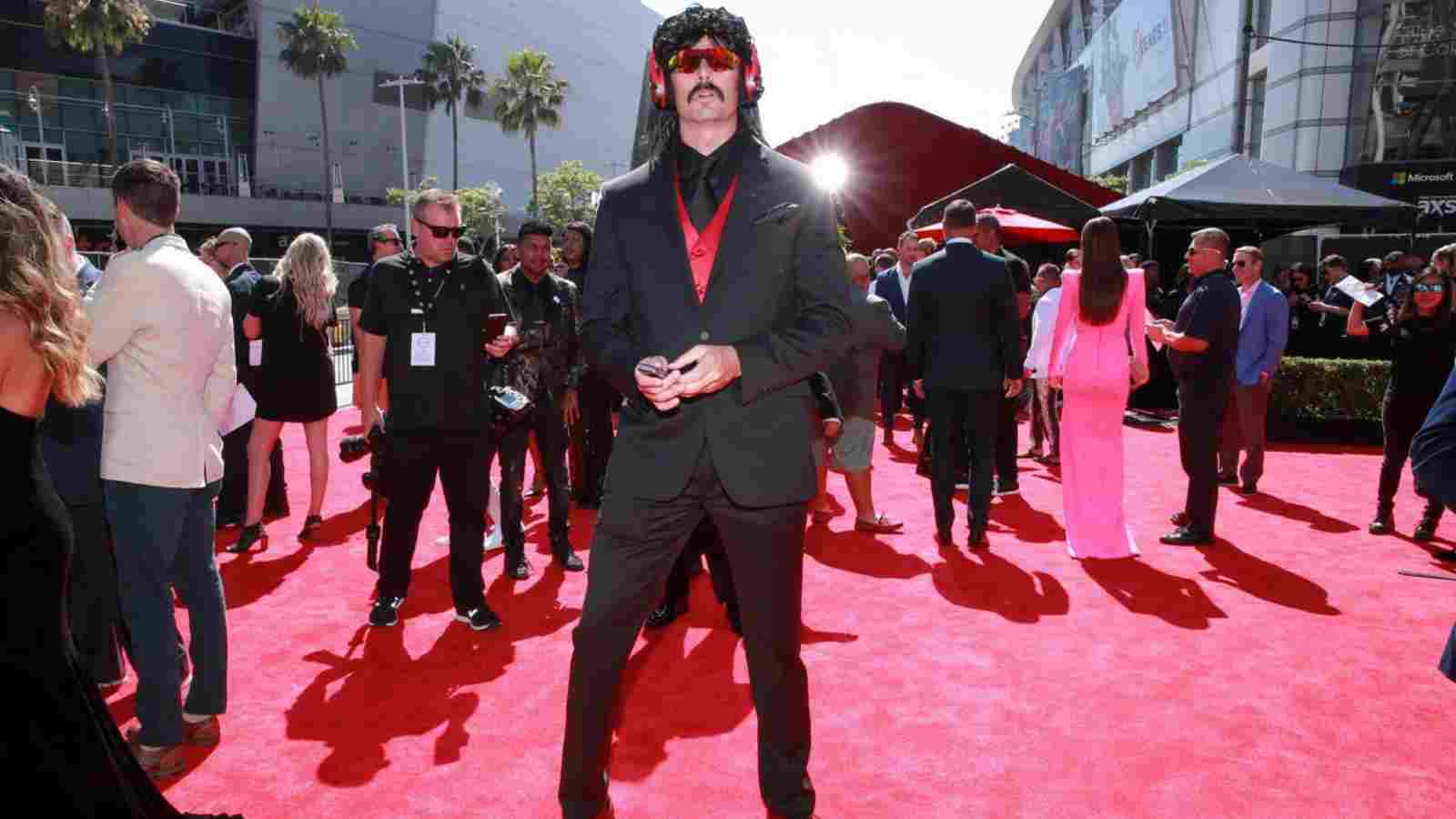 Dr DisRespect cosplayers show up at TwitchCon 2022 to mock the streaming platform