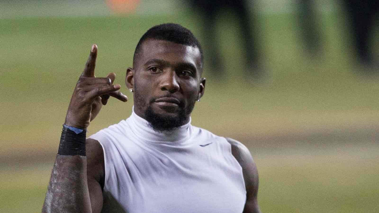 “Football is unpredictable” Former Cowboys Dez Bryant’s incredible CUTE gesture of signing on a REAL fan-baby wins hearts