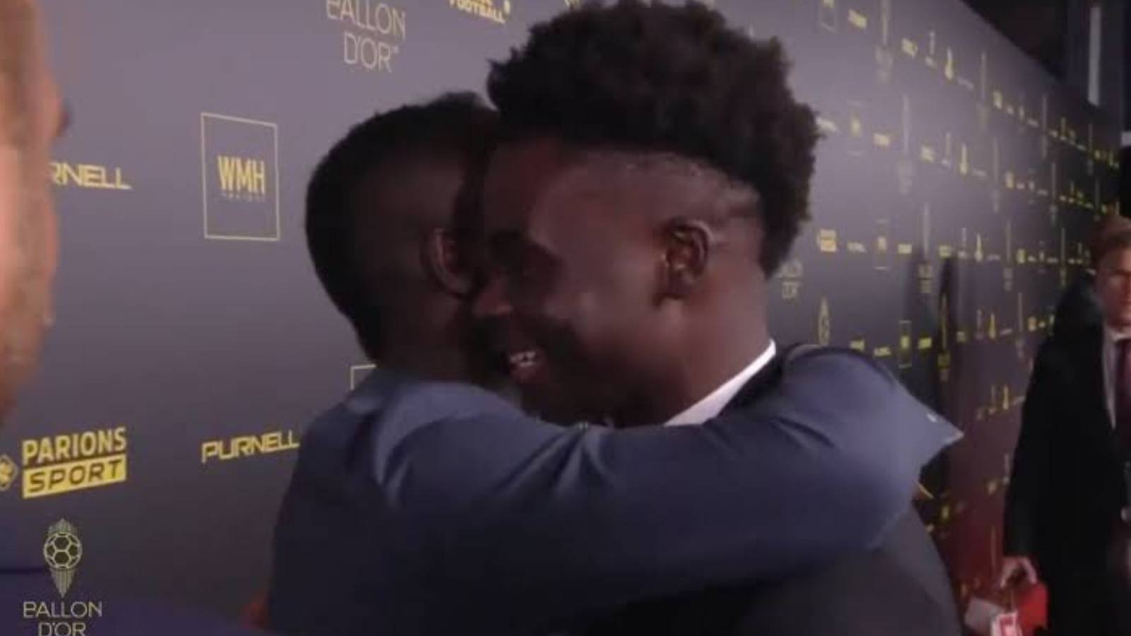 WATCH: Sadio Mane spotted delivering a private message to Bukayo Saka at the 2022 Ballon d’Or ceremony