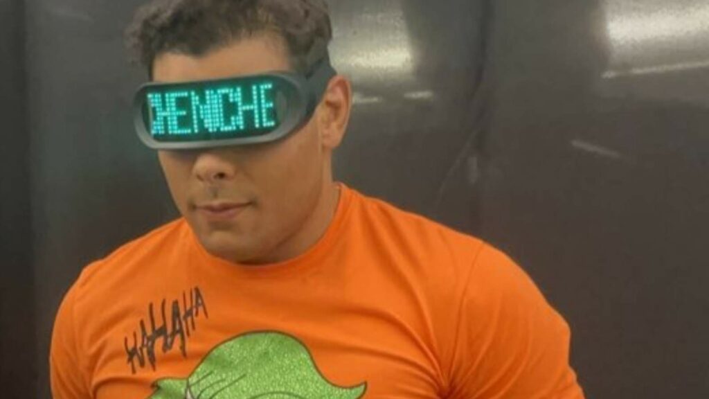 Paulo Costa fashioning his "Gourmet Chen Chen" glasses