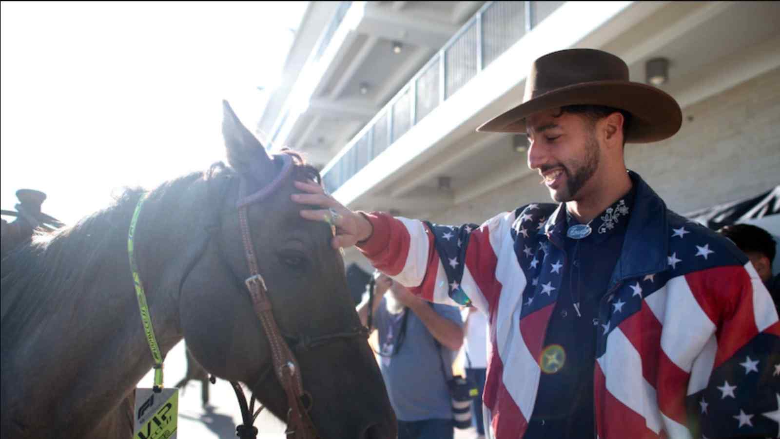 “That horse is quicker than him,” Fans criticise Daniel Ricciardo for his ‘new sheriff’ outfit at the US GP