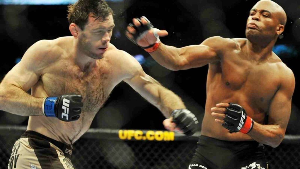 Anderson Silva (R) KOs Forrest Griffin