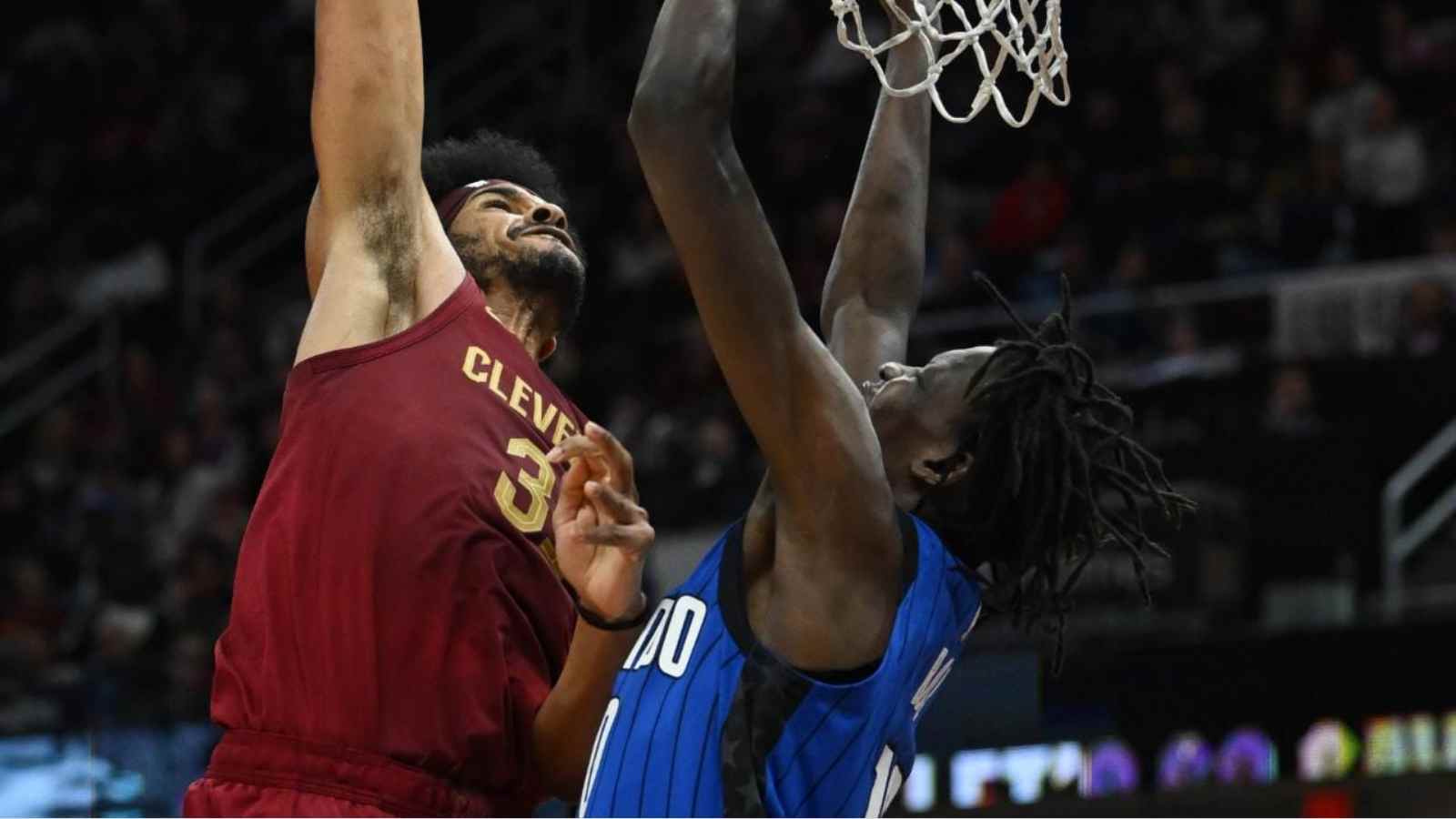 “BOL BOL GOT POSTERED” NBA Fans got berserk after Cavaliers’ Jarrett Allen drops a MASSIVE dunk on the tallest Magic player