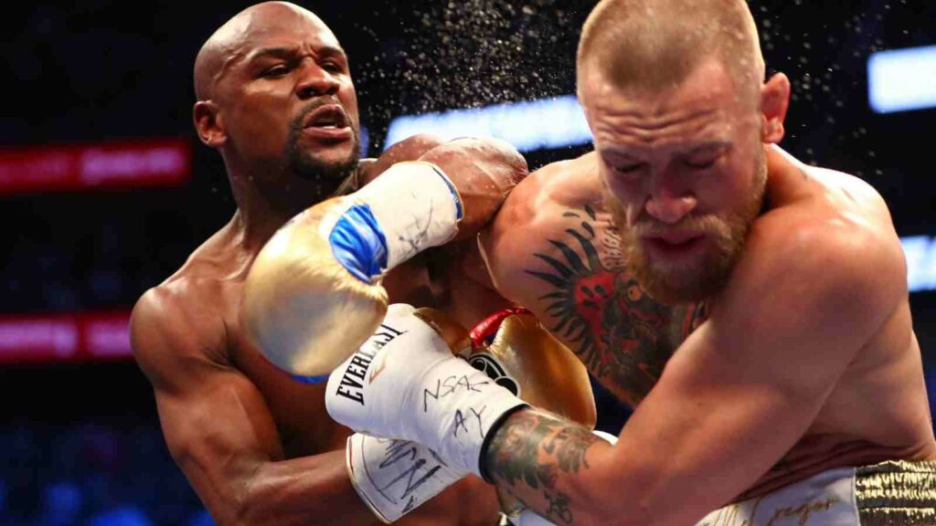 Floyd Mayweather (R) en route to a victory against boxing debutante Conor McGregor (R)