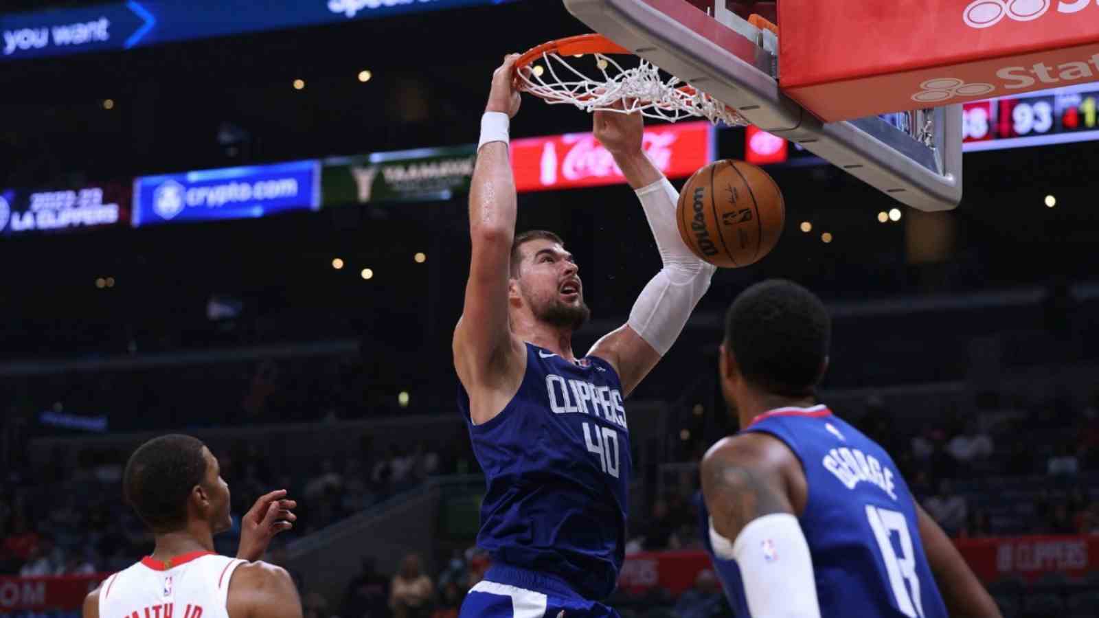 Ivica Zubac with the dunk