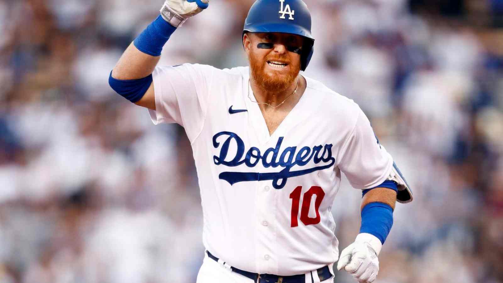 “The day I put the Dodgers uniform on”- WS Champion Justin Turner crowned with 2022 Robert Clemente Award