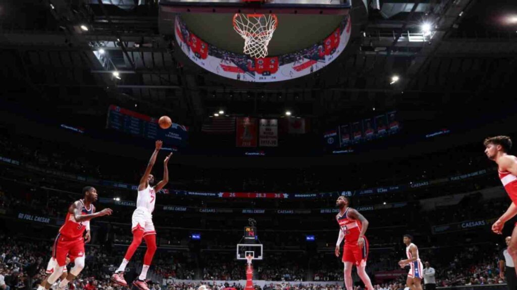 Kevin Durant hitting the jumper after the crossover