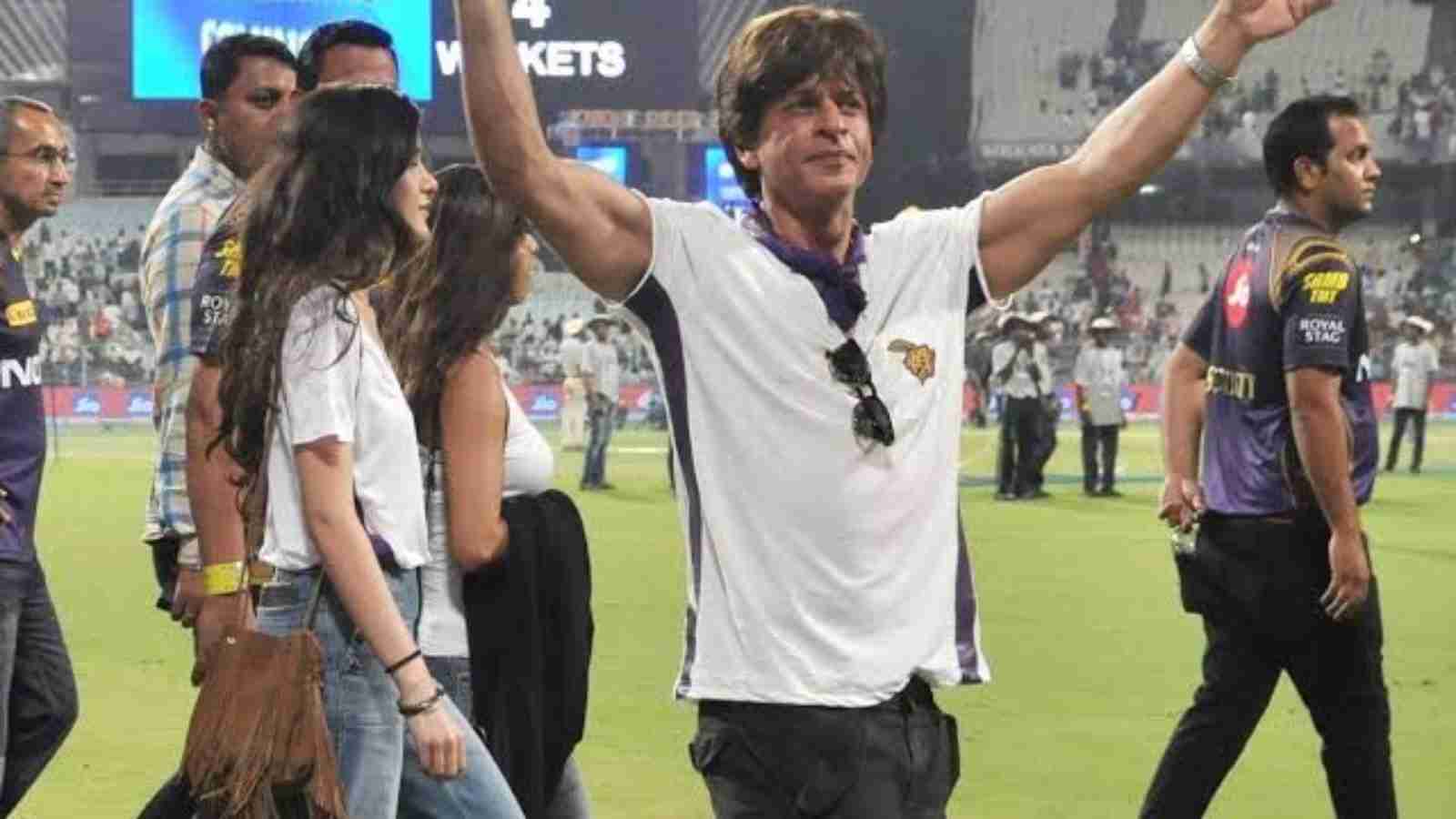 “Would be so much fun”- Shah Rukh Khan responds to fan who asked him to travel to Australia if India qualify for T20 WC 2022 final