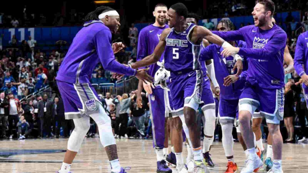 De'Aaron Fox celebrating after  hitting the game winner