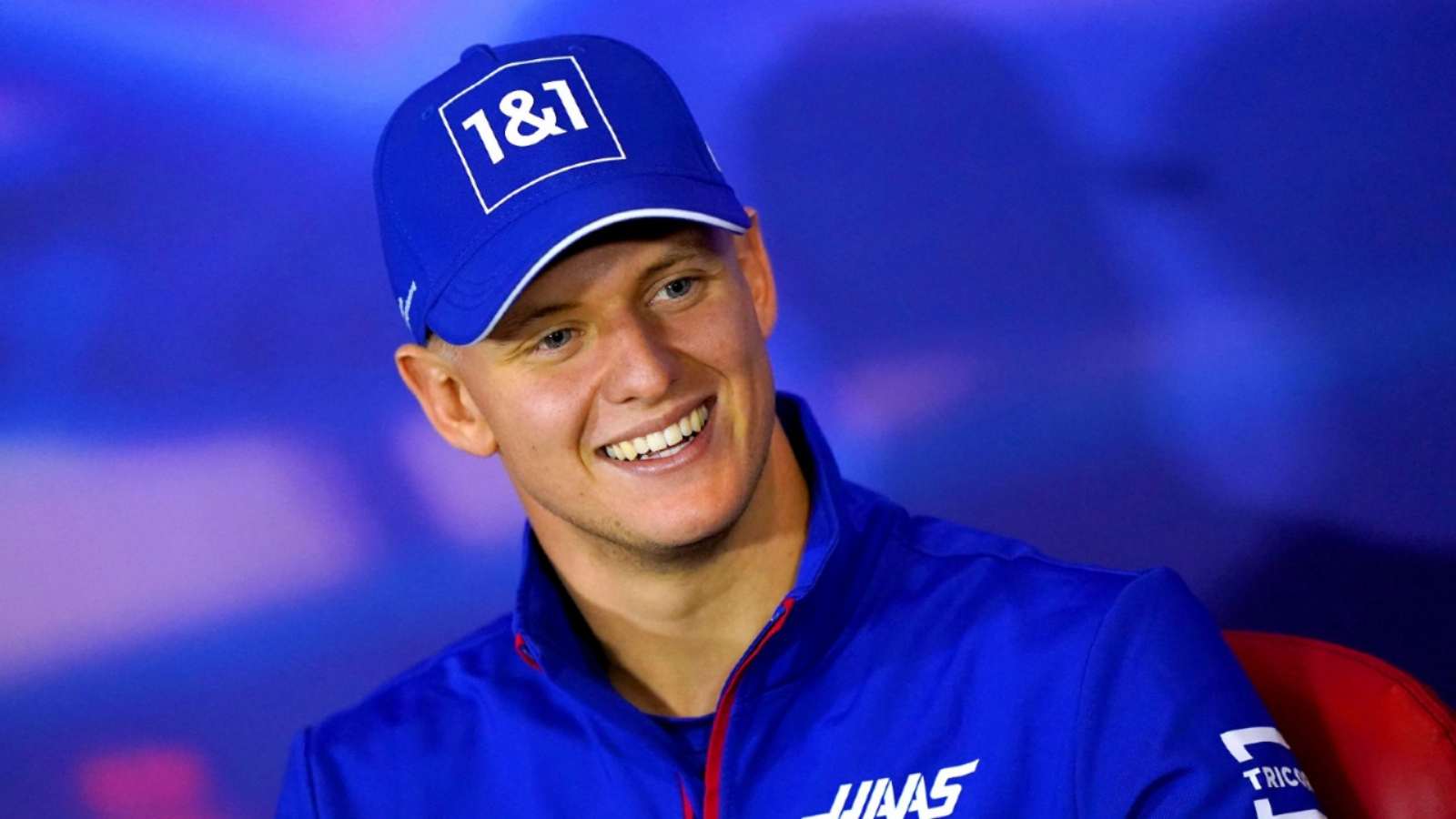 “Can he sign the marriage form?” – F1 fans hysterical over Mick Schumacher being asked to autograph a passport