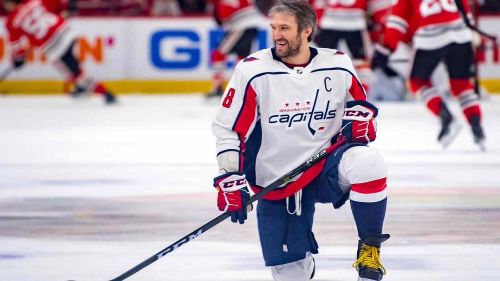 <strong>“He’s not satisfied” – Alex Ovechkin UNSTOPPABLE, breaks Gordie Howe’s NHL record for most goals with one team</strong>