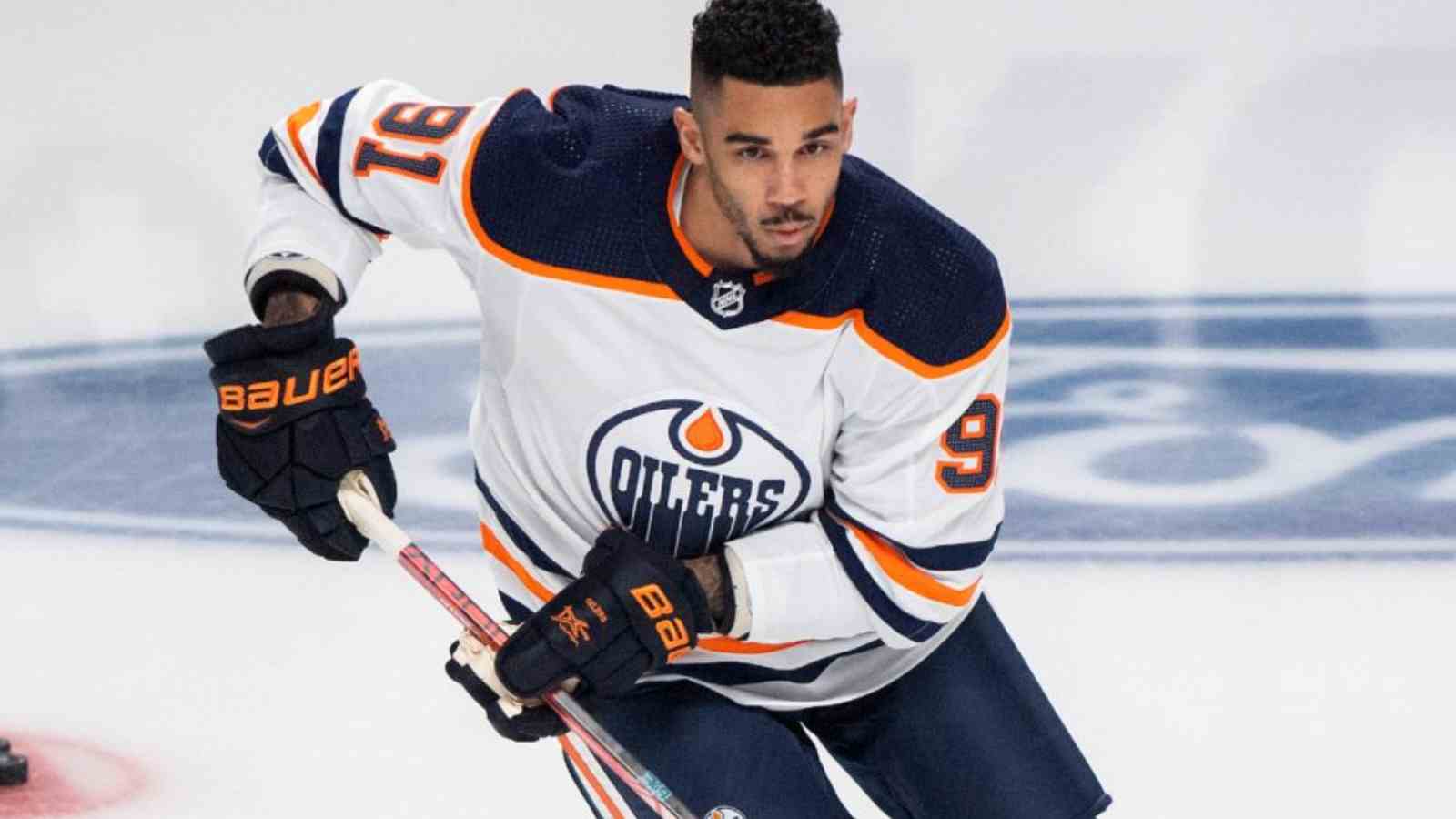 <strong></noscript>“I will be back” – Twitter reacts as Lightning’s Pat Maroon slashes Oilers forward Evander Kane’s wrist, out 3-4 months</strong>