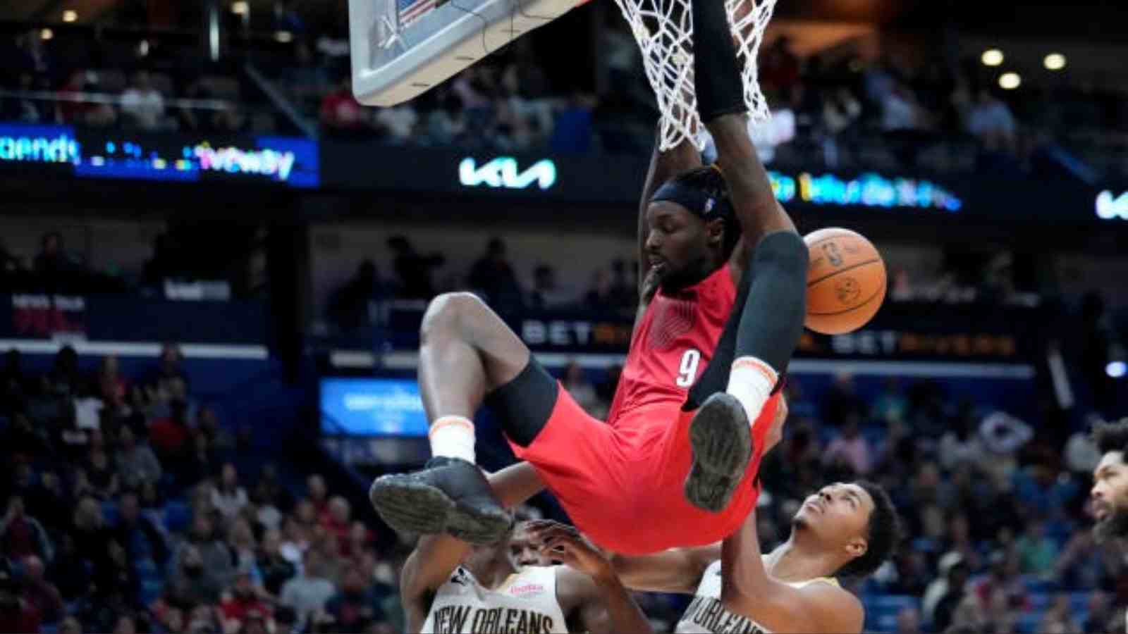 “Boy had Zion out there twerking” Fans shocked as Jerami Grant shakes off Zion Williamson with a cross and FLUSHES over Pelicans