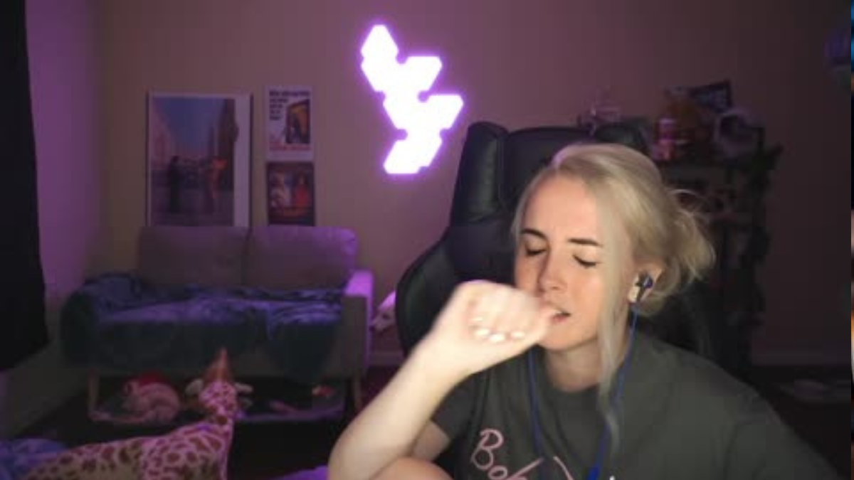 Emilycc sets new record on Twitch for longest running subathon, completes 1 year of streaming