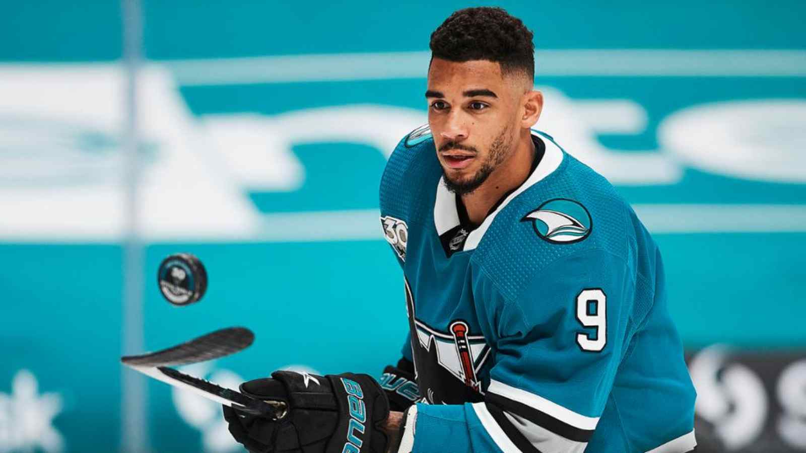 <strong>“He’s in good spirits” – Evander Kane successfully underwent wrist surgery, arrives in Florida for game against Panthers</strong>