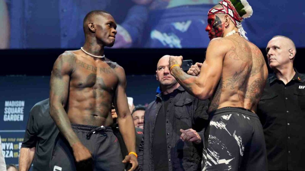 Israel Adesanya (L) faces off against Alex Pereira (R) ahead of UFC 281