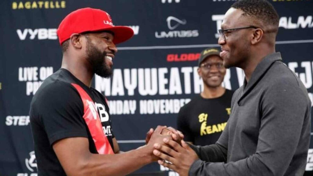 Floyd Mayweather (L) and Deji Olatunji (R) have a cordial face-off ahead of their exhibition bout