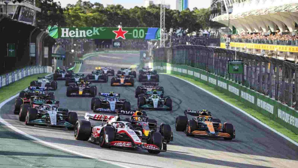 The start of the 2022 São Paulo Grand Prix sprint (IMAGO / PanoramiC)