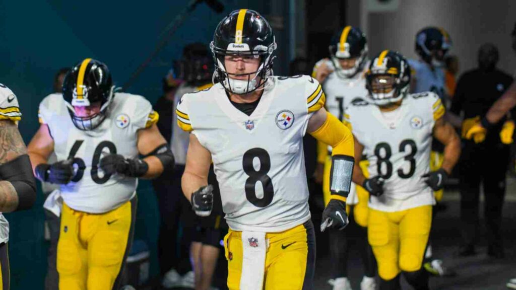 Kenny Pickett (8) during pregame at Pittsburgh Steelers vs Miami Dolphins 