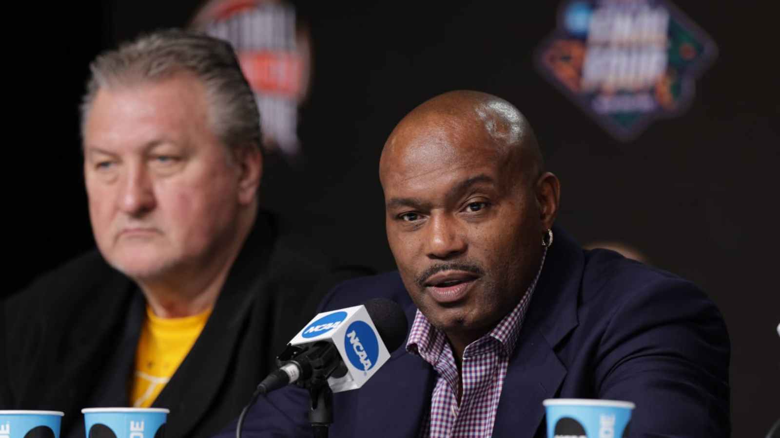 Tim Hardaway Sr.  issued apology for using inappropriate language during Warriors vs Spurs officiating