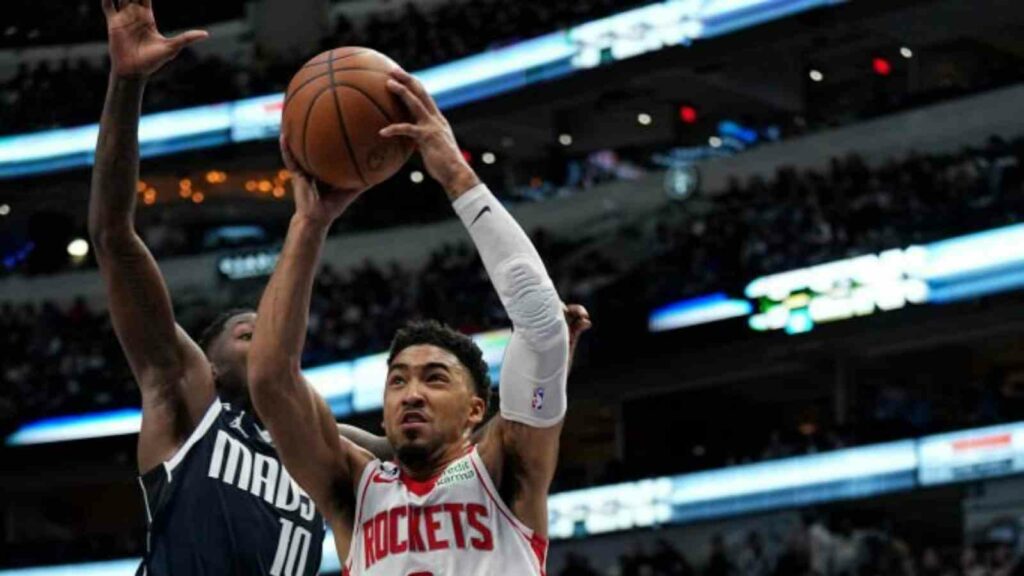 Kenyon Martin Jr. goes for a dunk