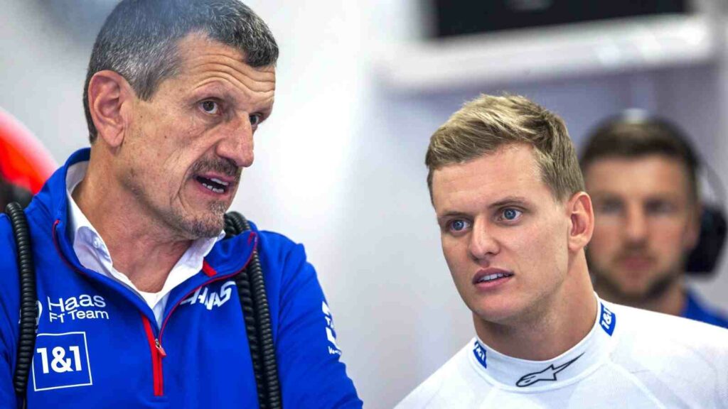 Guenther Steiner and Mick Schumacher in Zandvoort (IMAGO / Laci Perenyi)