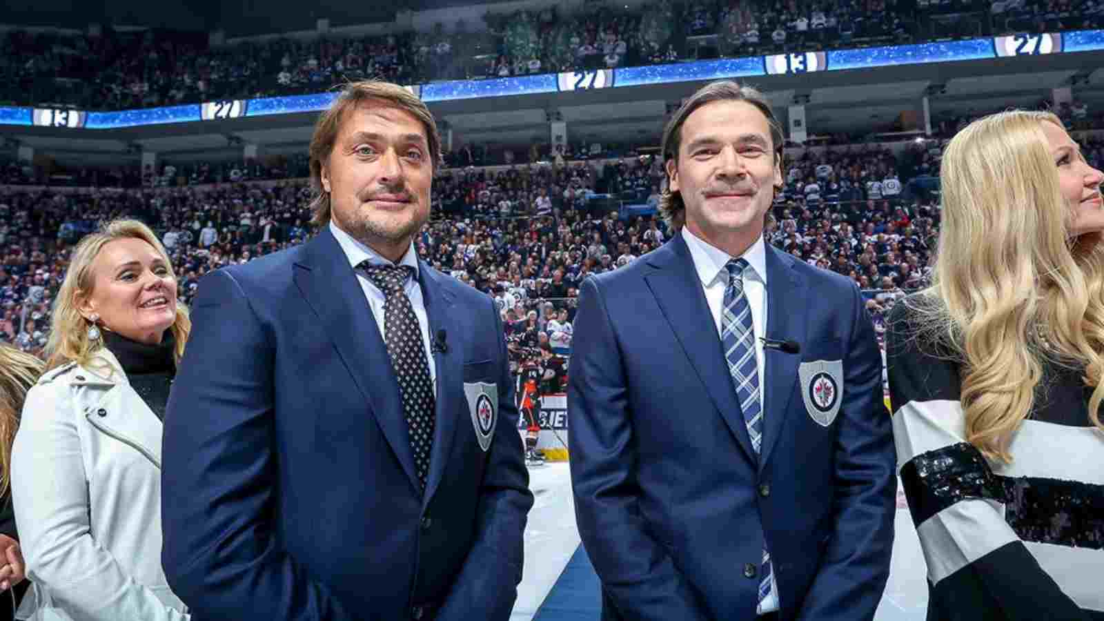 <strong></noscript>Ex-NHLer Teemu Selanne and Teppo Numminen gets enshrined into Jets Hall of Fame in pregame ceremony</strong>