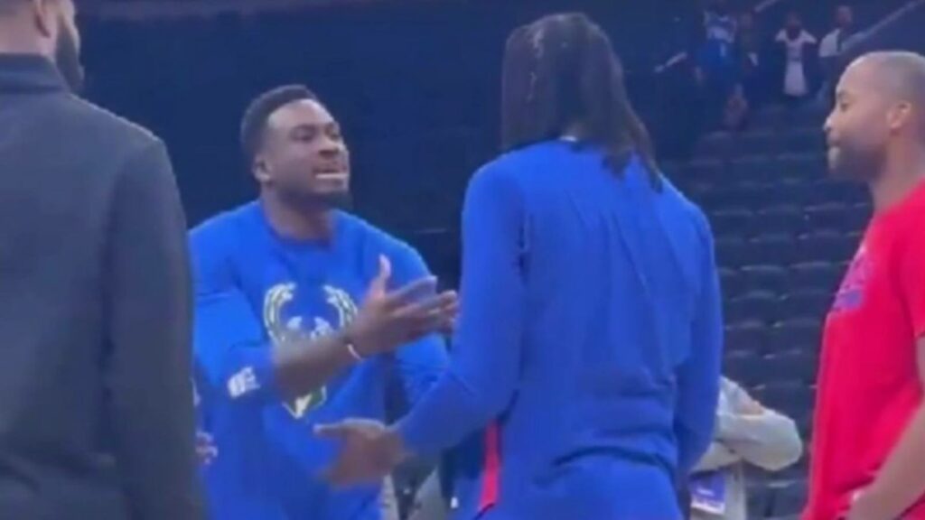 Thanasis Antetokounmpo arguing with Montrezl Harrell