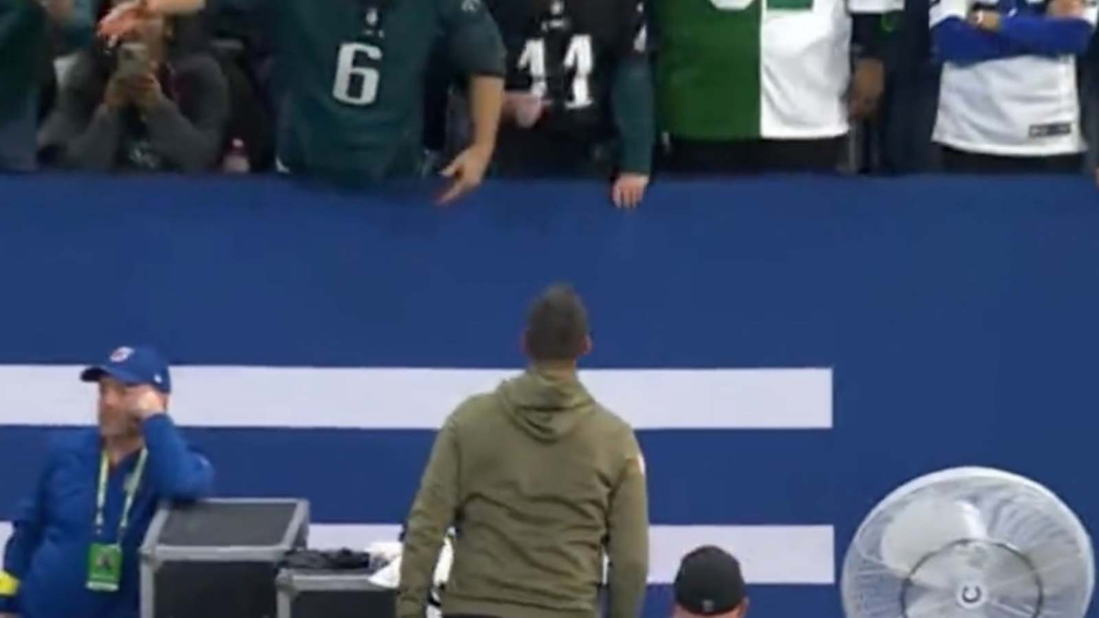 Watch: “An absolute loser,” NFL Twitter divided over Eagles HC Nick Sirianni’s wild celebrations after the win against Colts